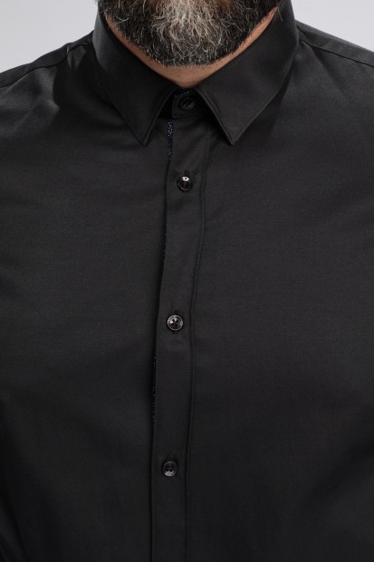 chemise noir avec patte de boutonnage