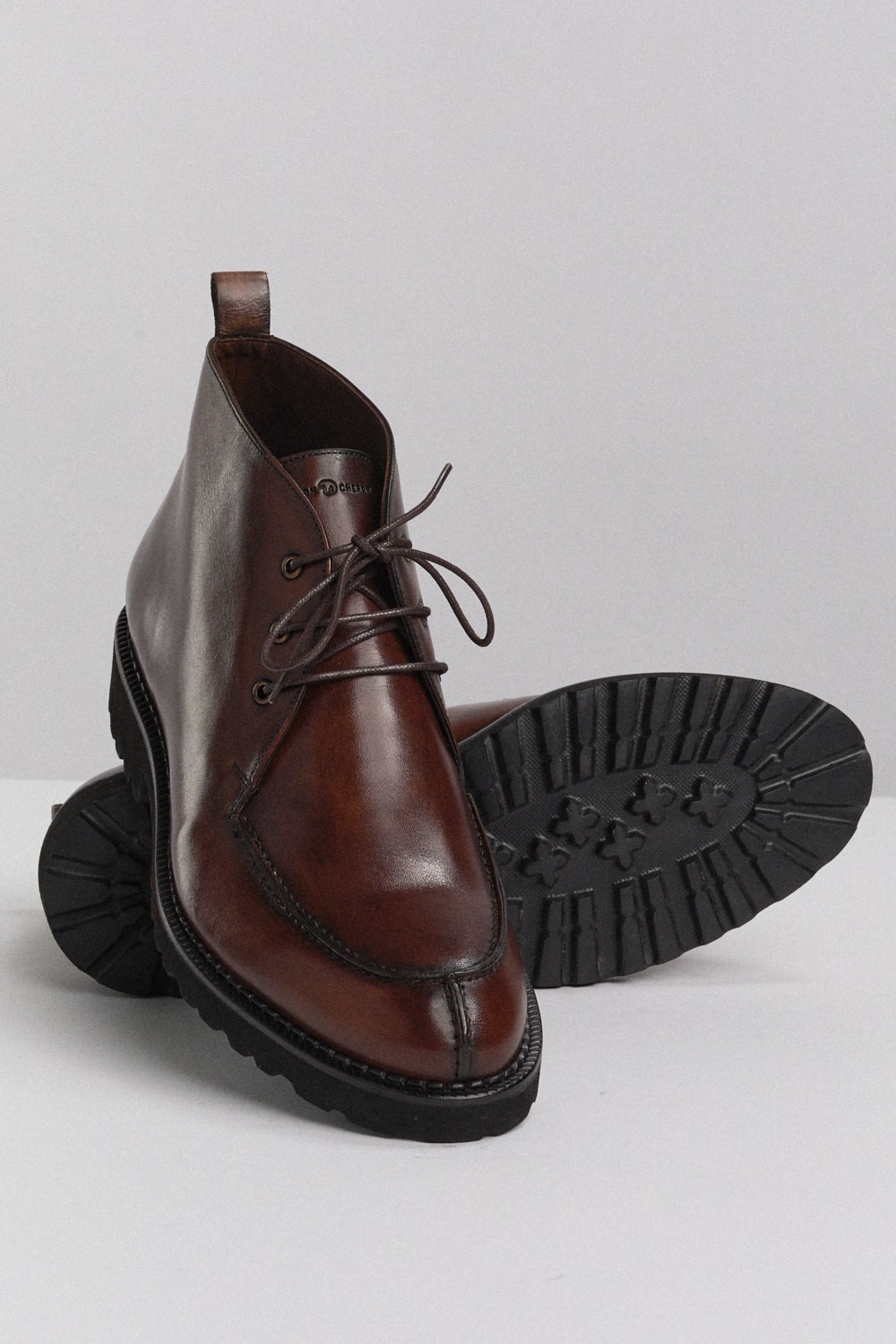 chaussure de ville montante marron pour homme en cuir et semelle élastomère