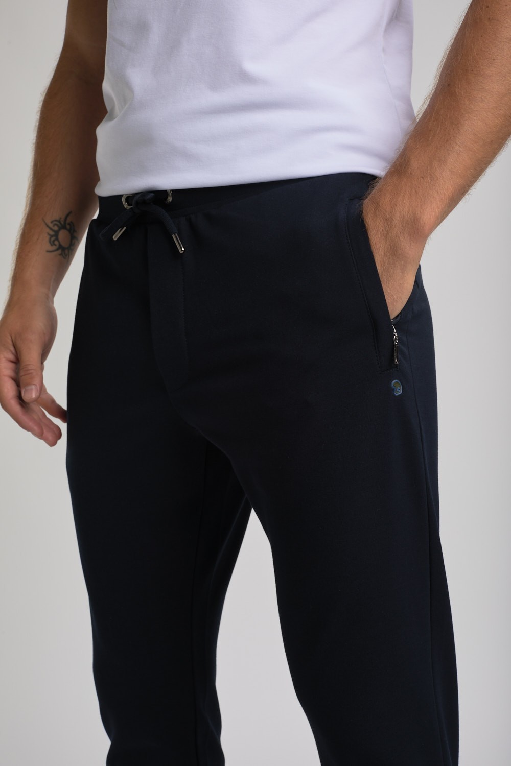 pantalon jogging bleu marine avec cordon de serrage à la taille