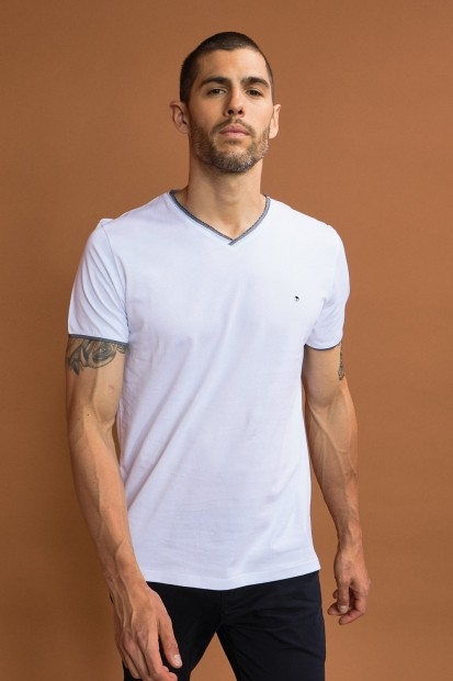 tee-shirt col V pour homme avec logo poitrine